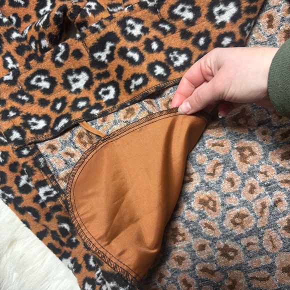 Simply Southern Leopard Printed Button Up Shacket size Small - Picture 7 of 9